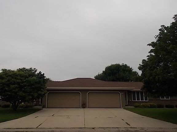 2nd image of 205-207 Lyndhurst Dr