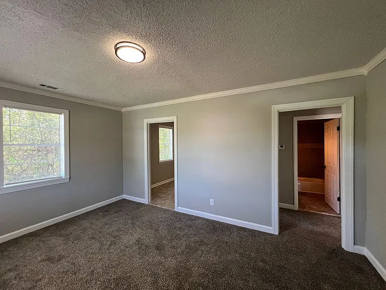 2173 S Hubert Cir — Photo 4