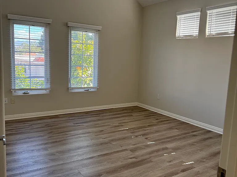 10616 Moorpark St #304 — Photo 16