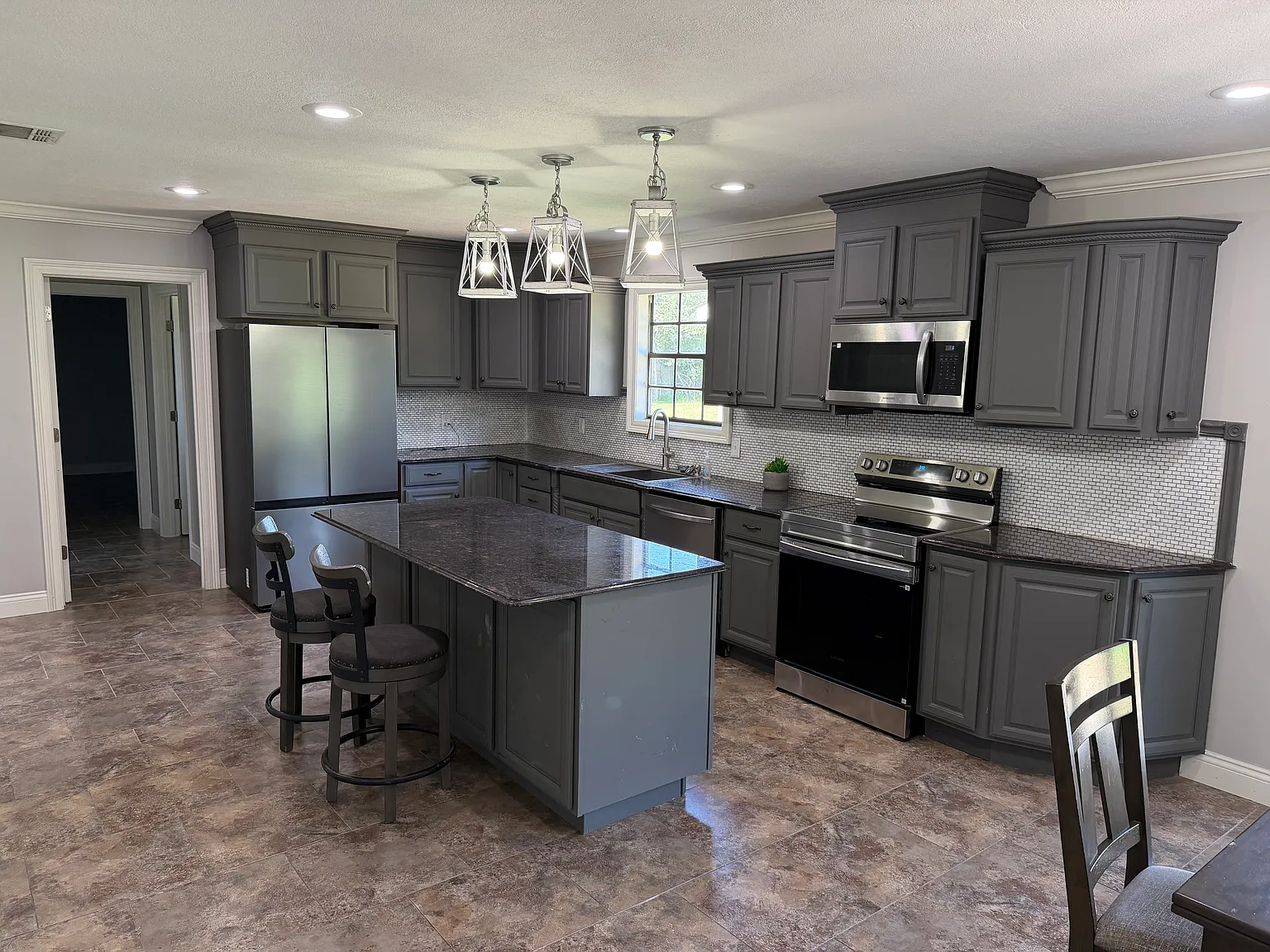4 bed, 2350 sqft, $2,750 — Photo 3
