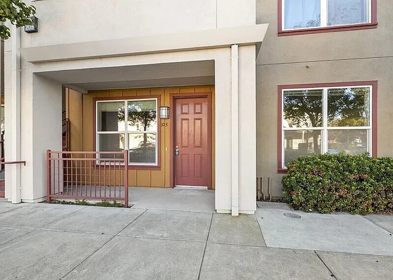 2 bed, 2.0 bath, 972 sqft, $1,790 — Photo 2