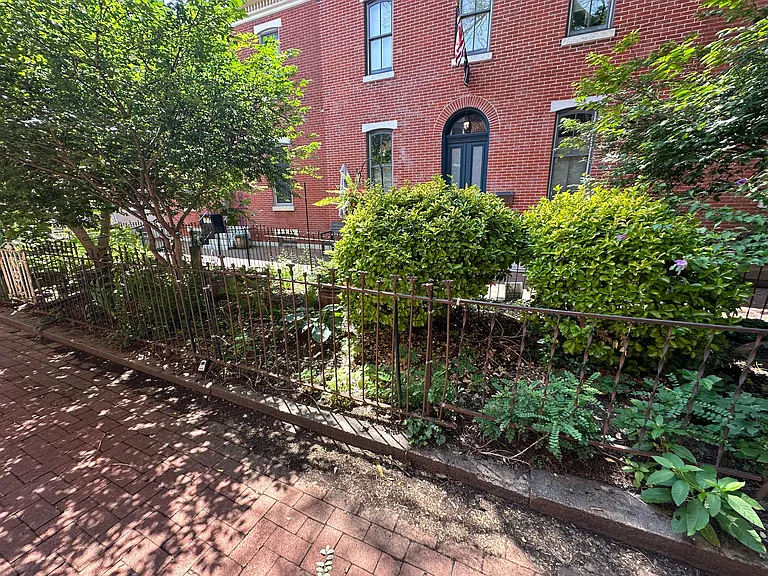 2205 Madison Sq — Photo 24