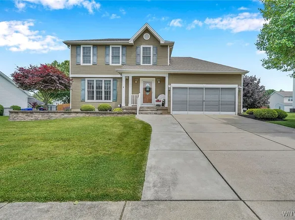 17 Park Meadow Dr, West Seneca, NY 14224