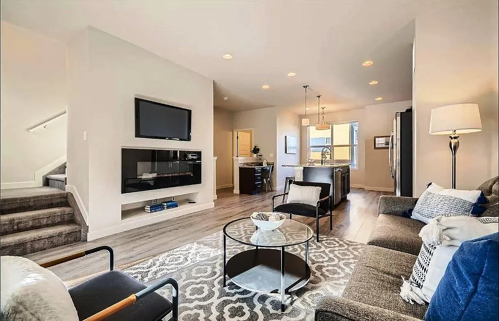 2 bed, 1242 sqft, $2,500 — Photo 1