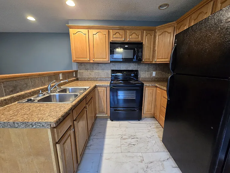 1407 Robin Rd — Photo 6