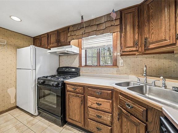 5th image of 208 Old Mill Rd