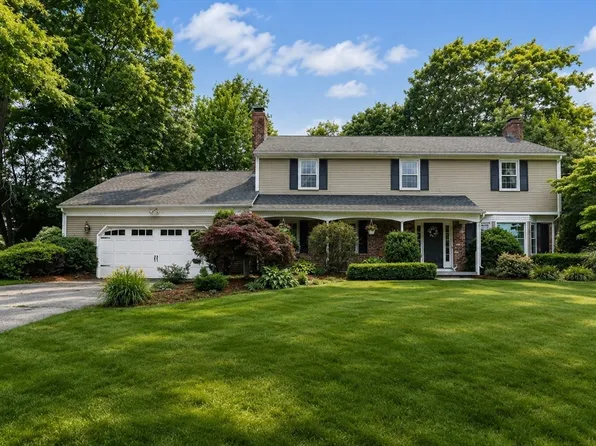 27 Eastwood Dr, Wilbraham, MA 01095