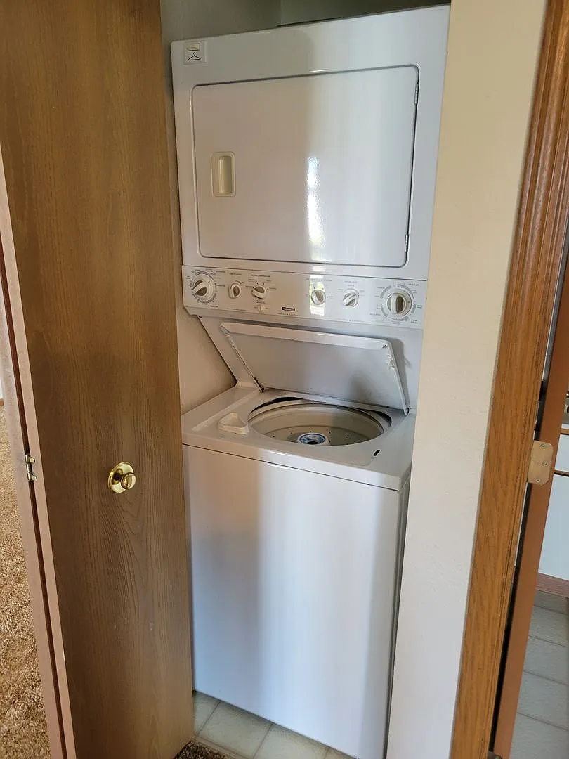Lakeshore Apartments (Adams) — Photo 1
