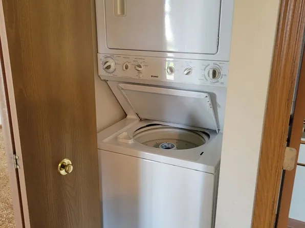 Lakeshore Apartments (Adams)