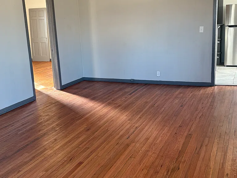 8 N Elm Ave — Photo 3