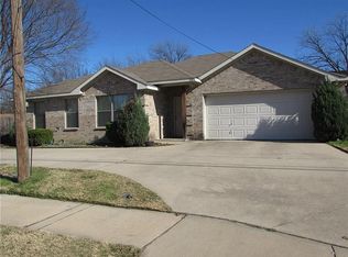 808 N Rogers Rd, Irving, TX 75061