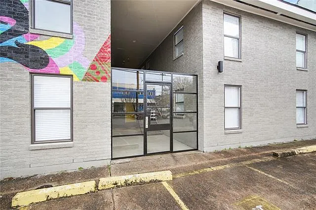 2 bed, 1.0 bath, 700 sqft, $1,395 — Photo 2