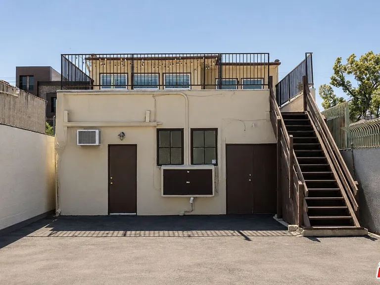 5514 1/2 Cahuenga Blvd — Photo 17