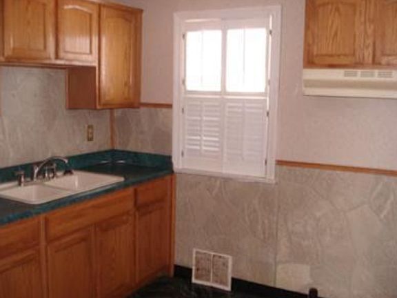 3rd image of 18613 Waterbury Ave