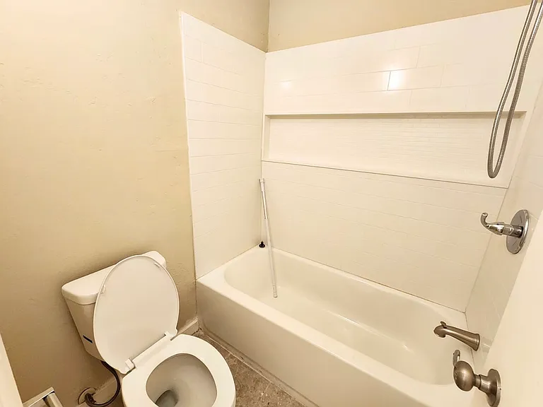502 E Glenn St #10 — Photo 8