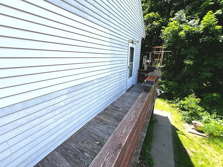A 2nd side entrance/exit