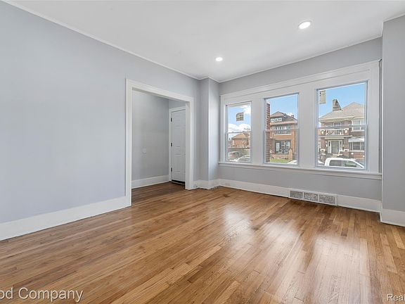 4th image of 4003 Pingree St