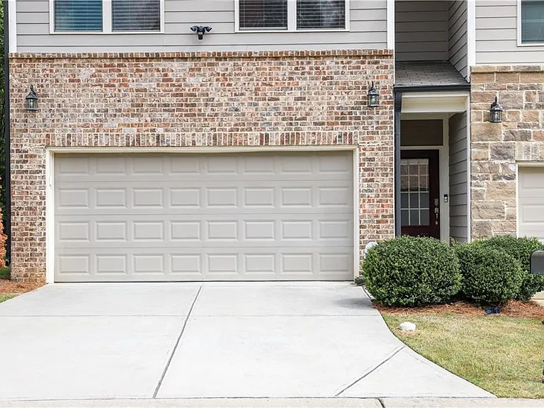 402 Mulberry Row SE — Photo 3