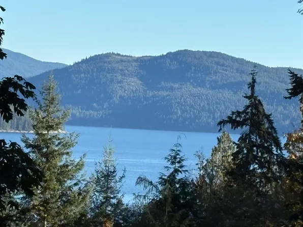 883 W Bay Rd, Gibsons, BC V0N 1V8