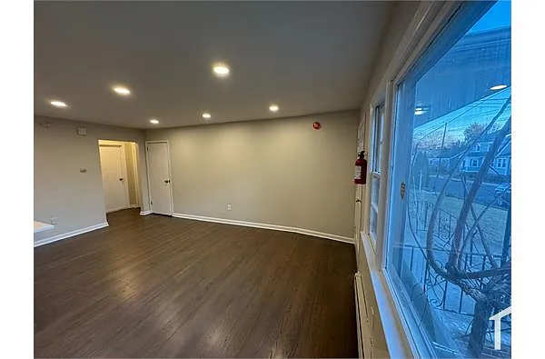 Building Photo - 126 Elmwood Ave #8