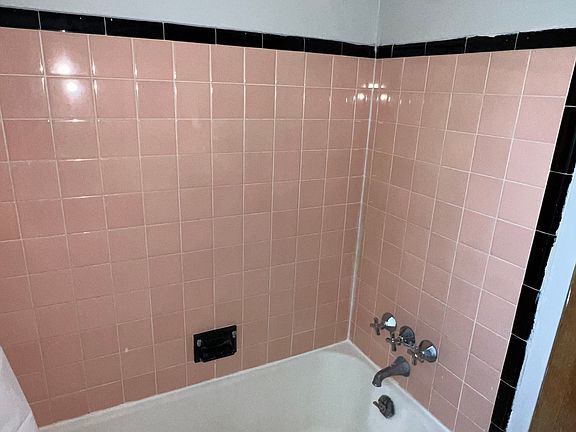 4th image of 7327 N Rogers Ave APT 105