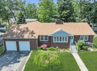 192 Pinecrest Rd, Oakhurst, NJ 07755
