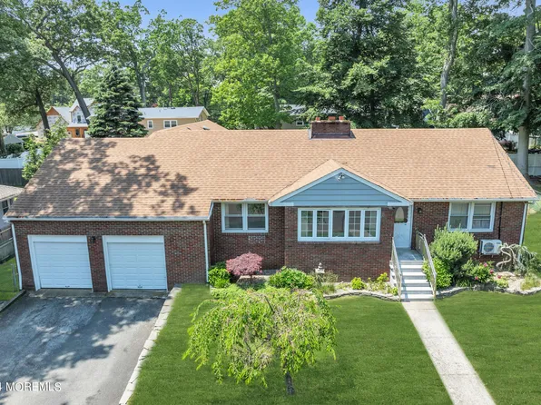 192 Pinecrest Road, Oakhurst, NJ 07755