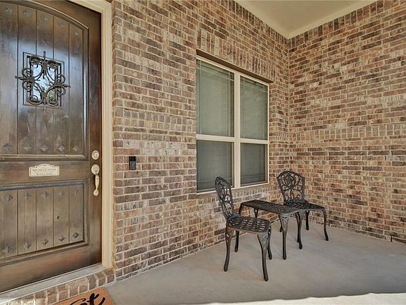 3rd image of 913 Hartman Dr