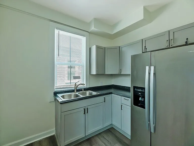 25 1/2 Maverick St — Photo 11