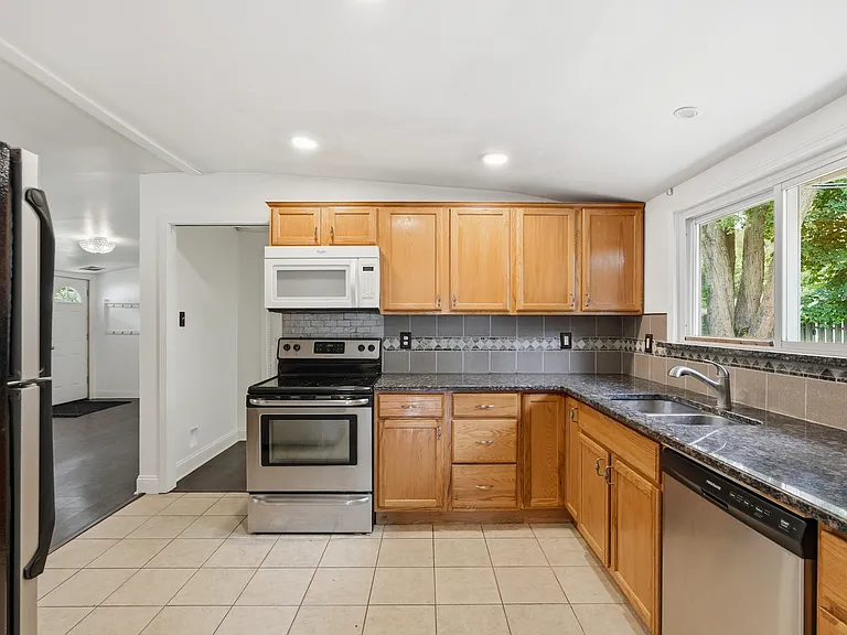 3130 Greenlawn Ave — Photo 9