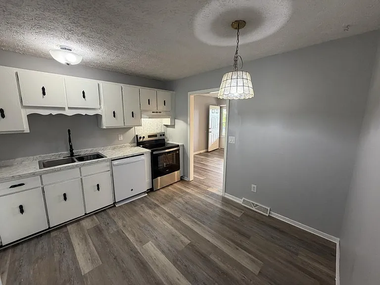 300 Car Mol Dr #4 — Photo 10