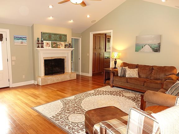 2nd image of 2445 Semoran Dr