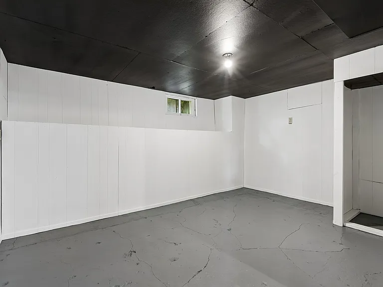 7911 Maywood St — Photo 26