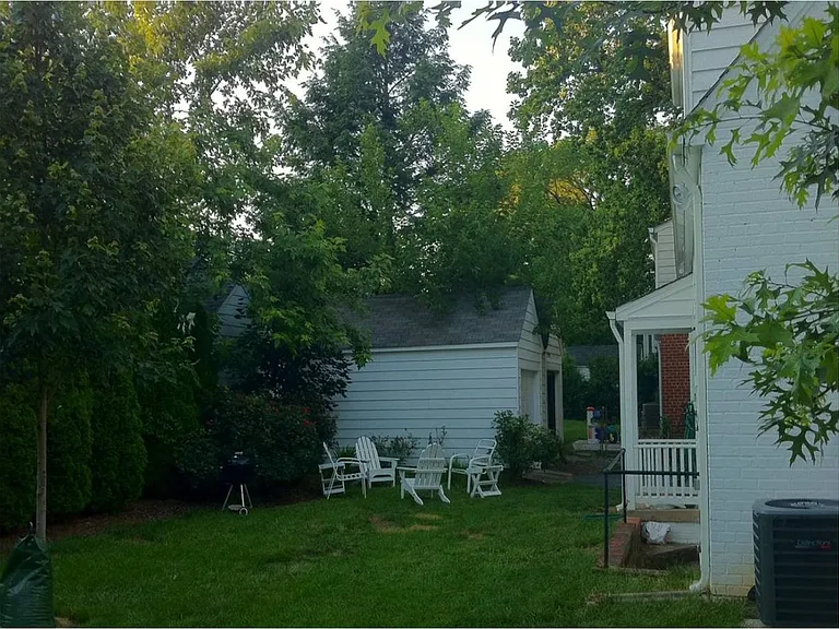 108 N Brook Ln — Photo 10