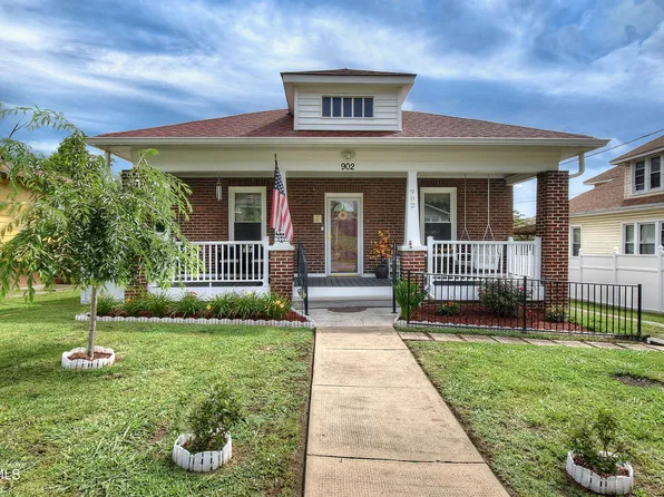 902 E Hillcrest Dr, Johnson City, TN 37604