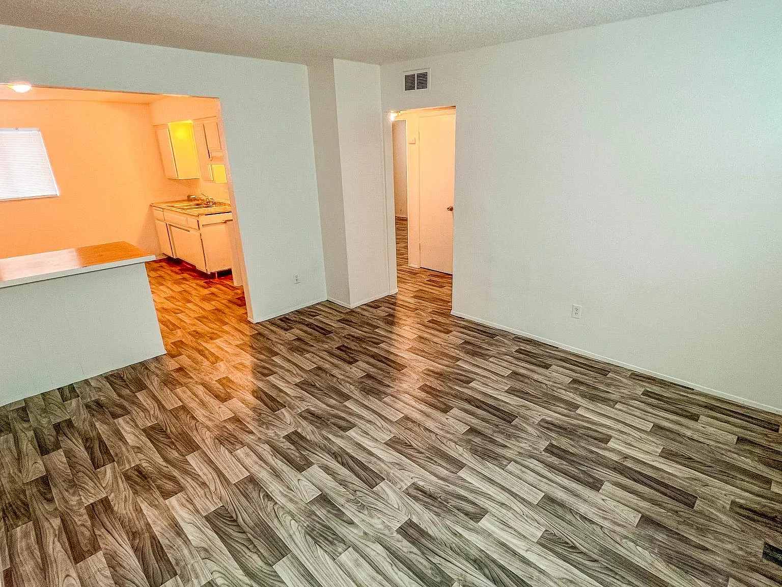 2 bed, 800 sqft, $950 — Photo 4