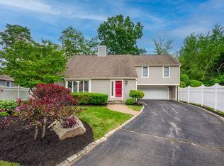 8 Aspen Cir, Framingham, MA 01701