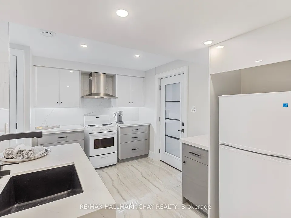 12 Tower Ct #LOWER