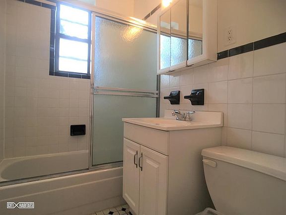 5th image of 3121 29th St APT 4F