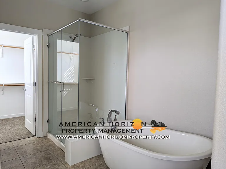 4849 Holden Dr — Photo 12