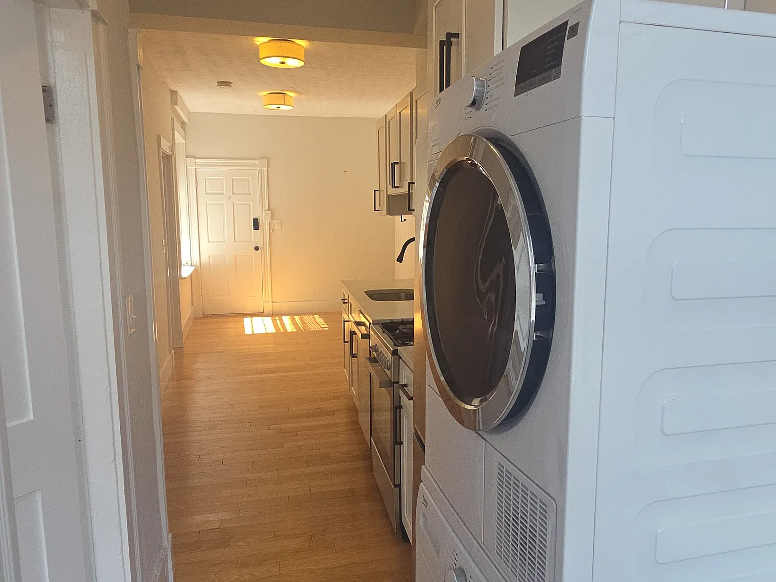 1 bed, 500 sqft, $3,000 — Photo 3