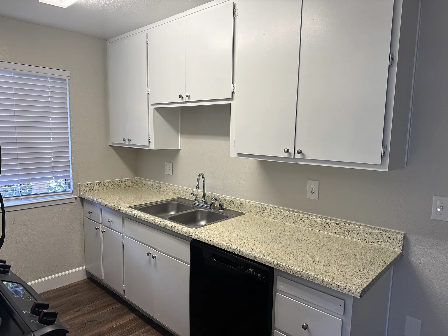 5920 Van Alstine Ave — Photo 4
