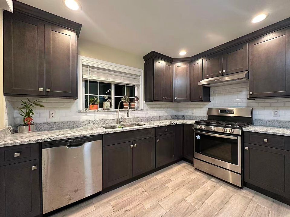 1st image of 38 Bamberger Ln