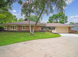 5980 Mapletree Cir, Johnston, IA 50131