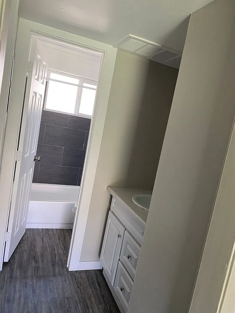 One Month Free! Modern, Single-Level Apartment in Midtown Phoenix — Photo 3