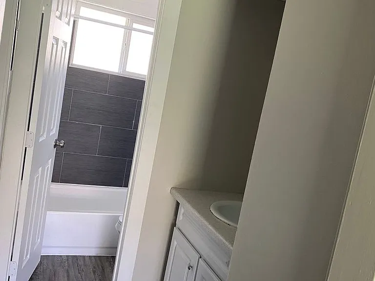 2420 W Glenrosa Ave — Photo 3