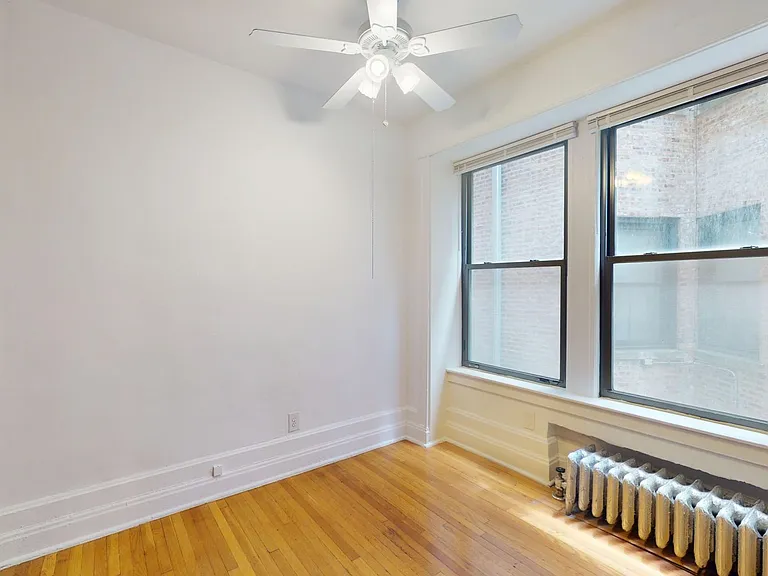 5468-70 S. Hyde Park Boulevard — Photo 15