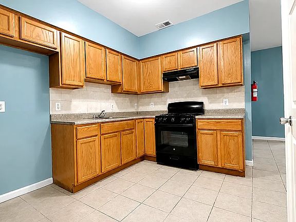 2nd image of 44 Astor St APT 3