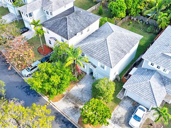 4th image of 355 NE 31st Ave