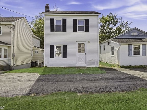 3rd image of 45 Mechanic St
